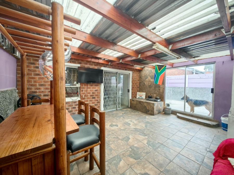 3 Bedroom Property for Sale in Lentegeur Western Cape